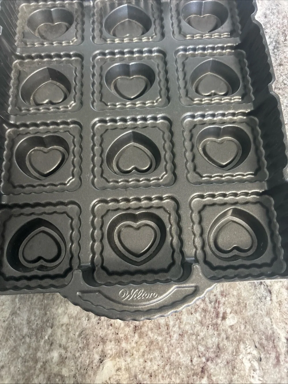 Wilton Heart Cake Pan Nonstick Brownie Mold 12 Cavity Baking Pan Heavy Duty!